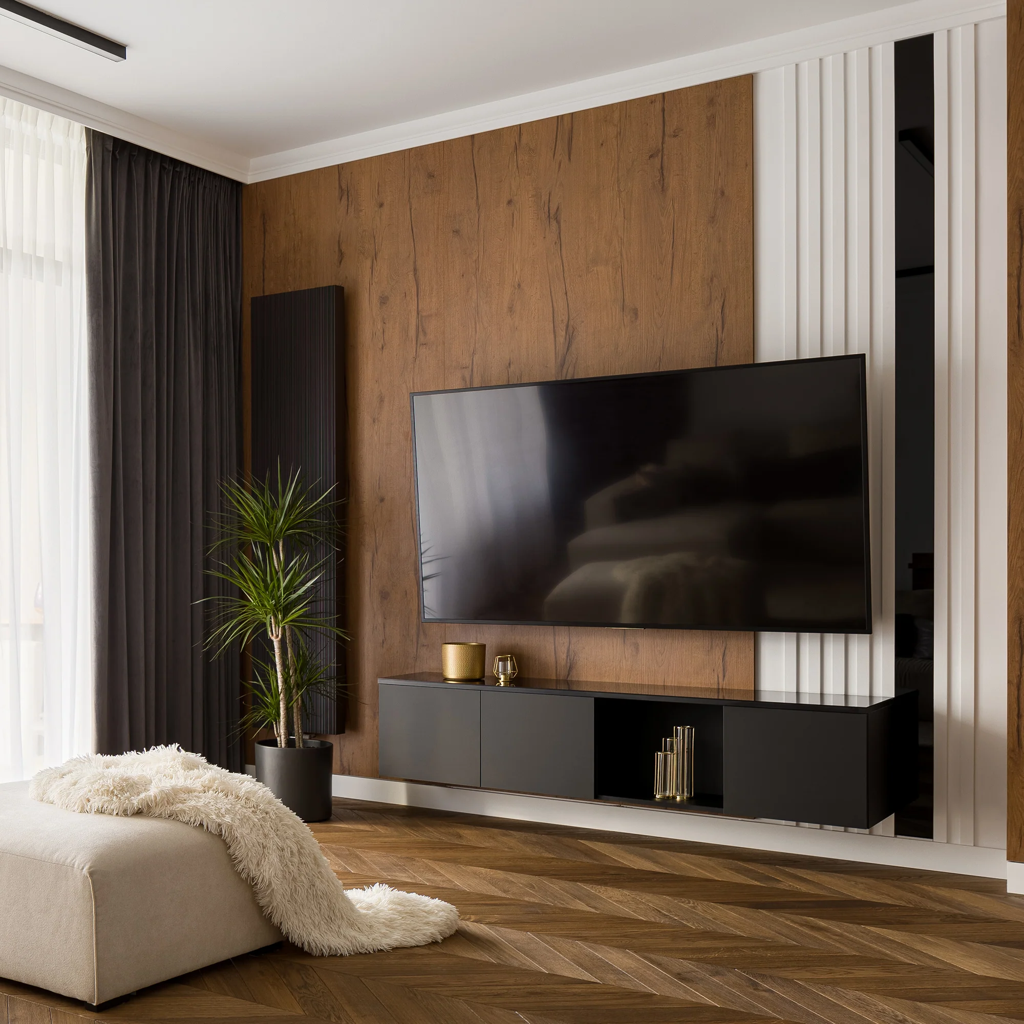 Full Motion Extra Large 60” to 120” TV Wall Mount - Image 8